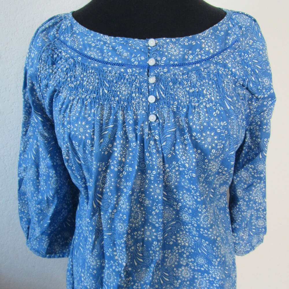 LL Bean 3/4 sleeve blue floral top, size xs.   B